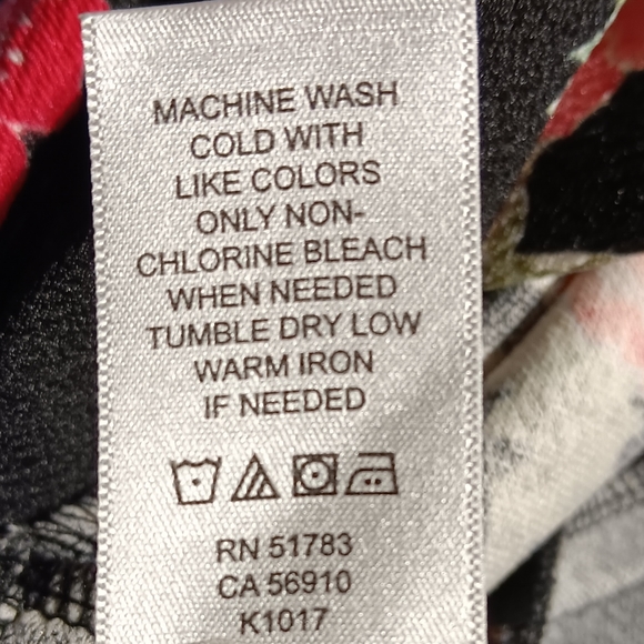 Maurices EUC Women's Open Jacket, Vanity Size 2 (20/22) Black, Pink Floral - Picture 7 of 8